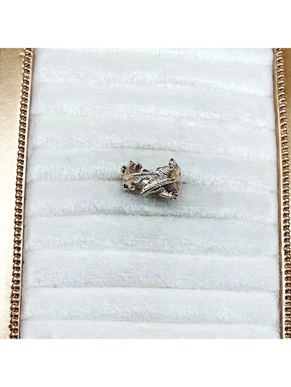 3023u. Goldtone Leaf Ring 6.5